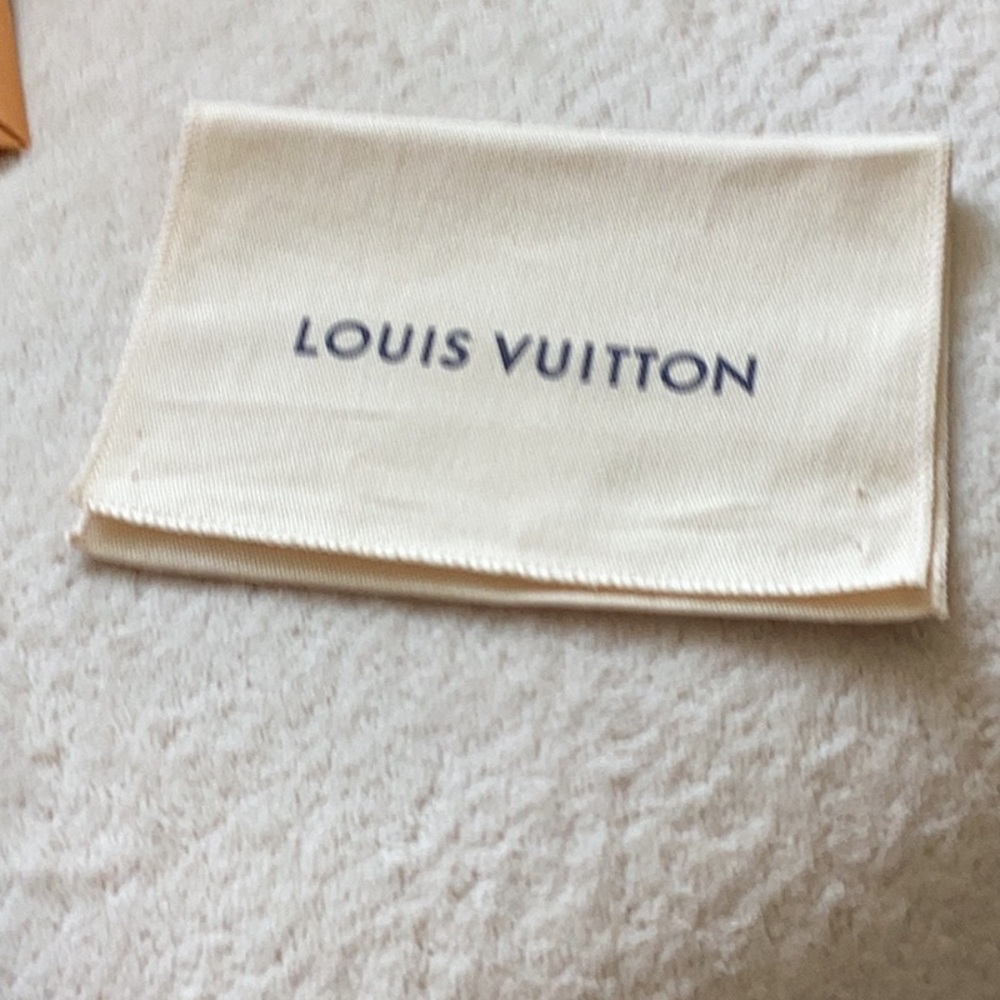 - LOUIS VUITTON Dust Bag, Small 7х5